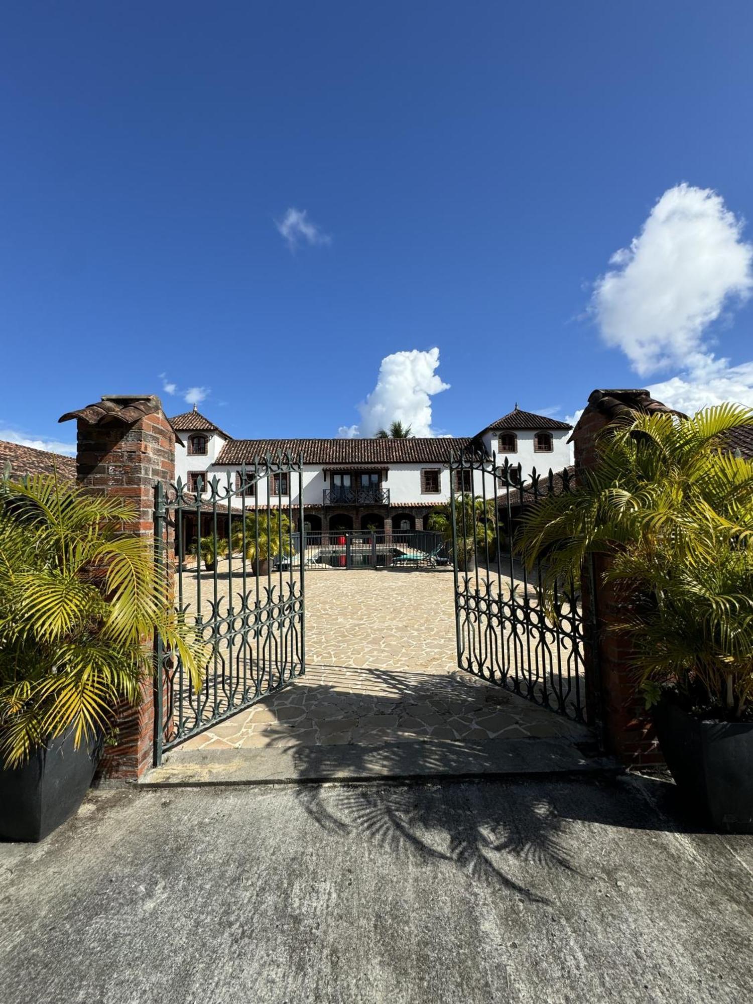 Domaine Du Chateau レ・トロワ・イレ エクステリア 写真